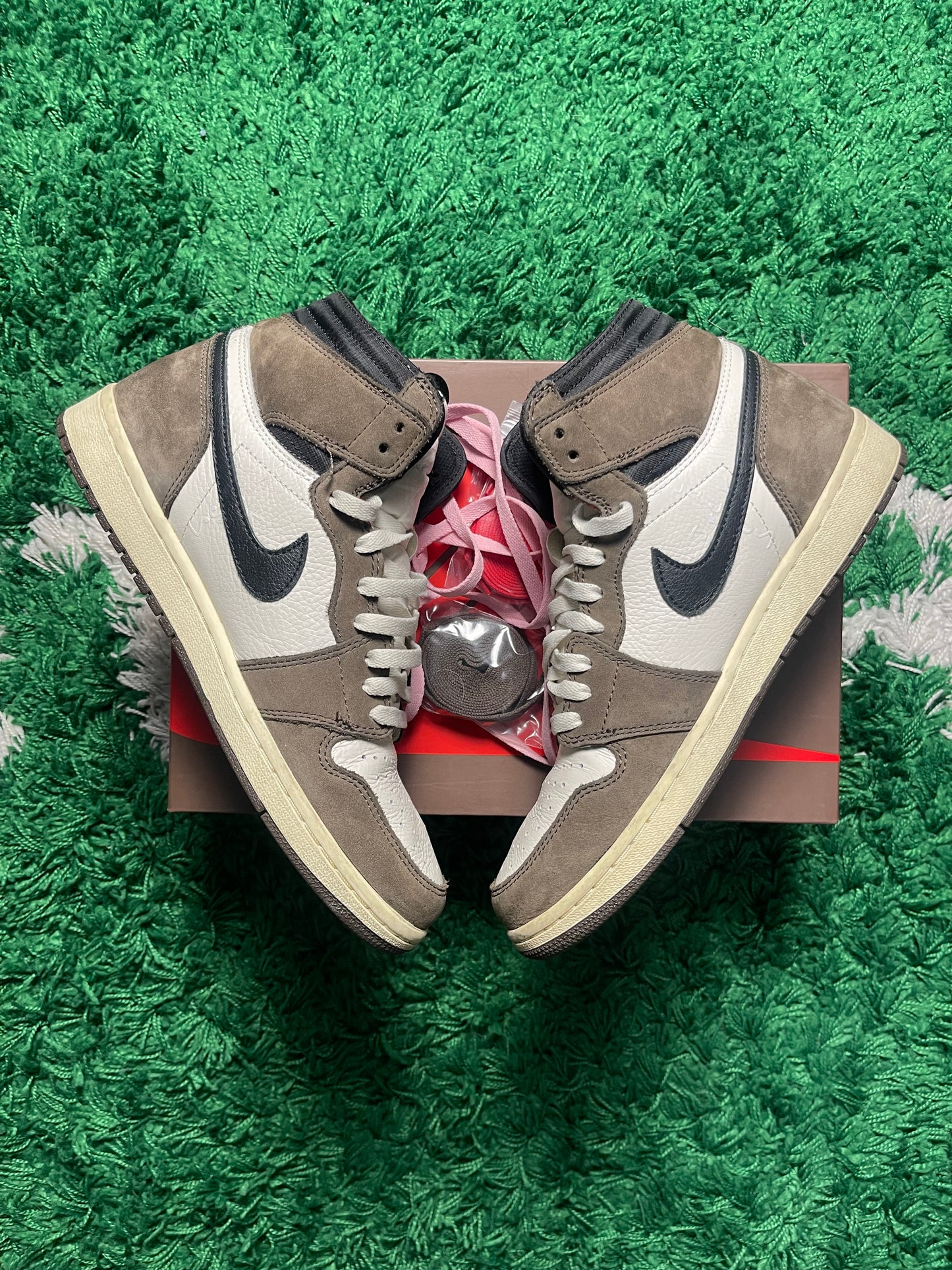 Travis Scott Jordan 1 High Mocha