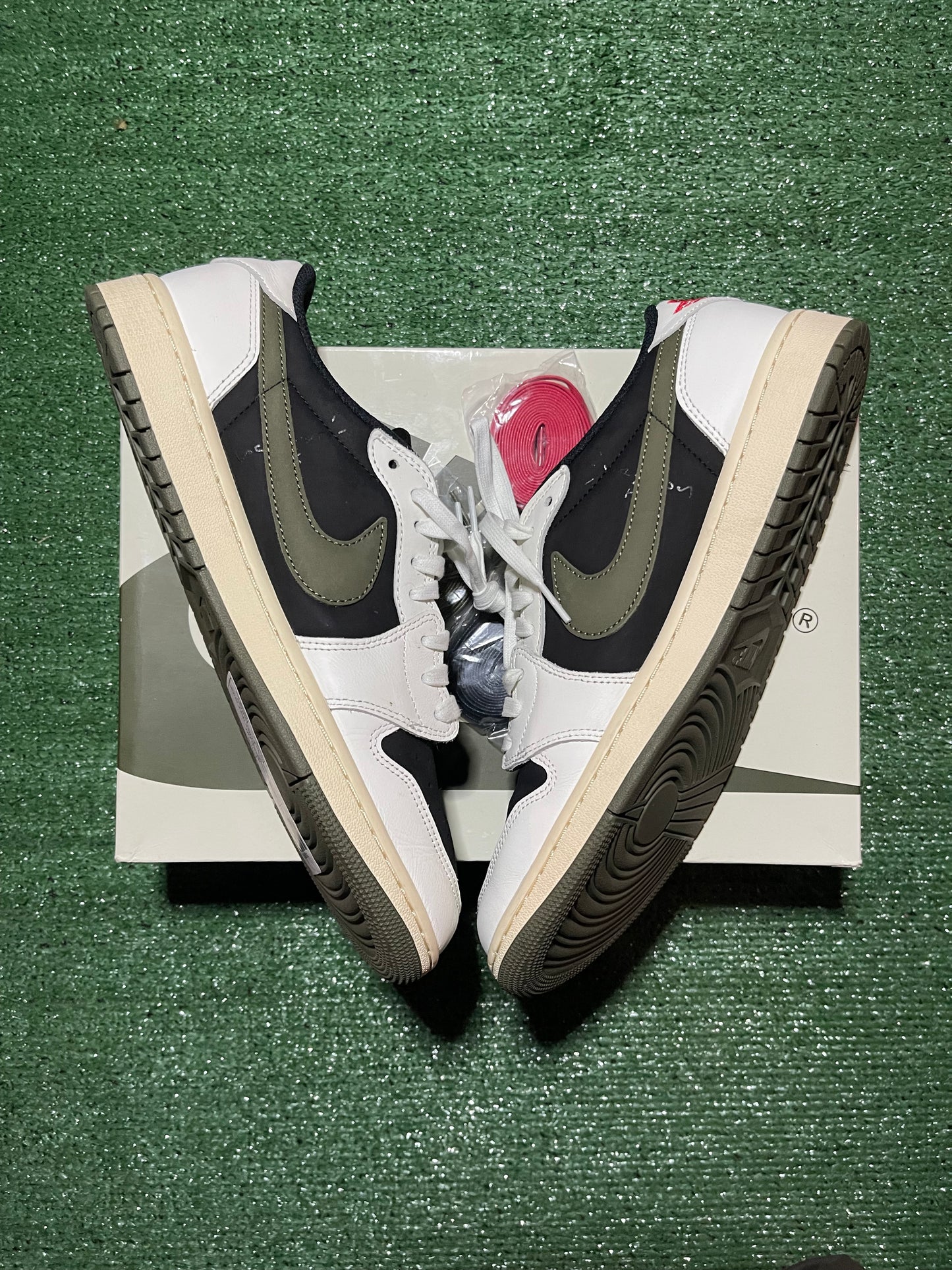 Travis Scott Jordan 1 Low ‘Olive’
