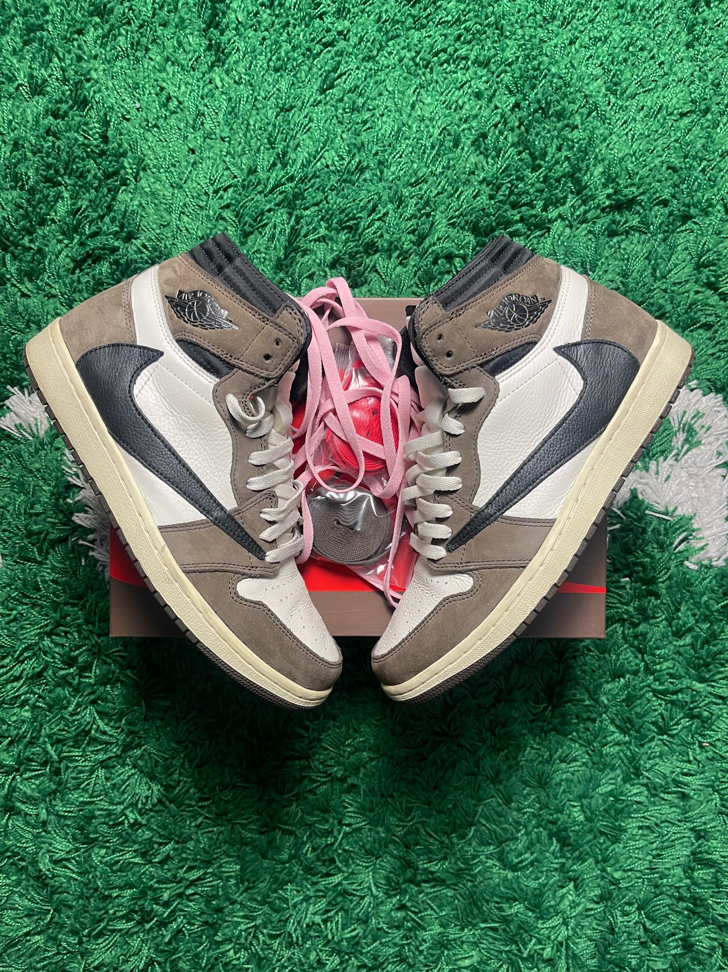 Travis Scott Jordan 1 High Mocha