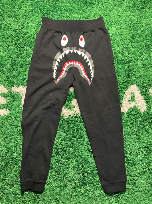 Pantalones deportivos con diseño de tiburón de BAPE