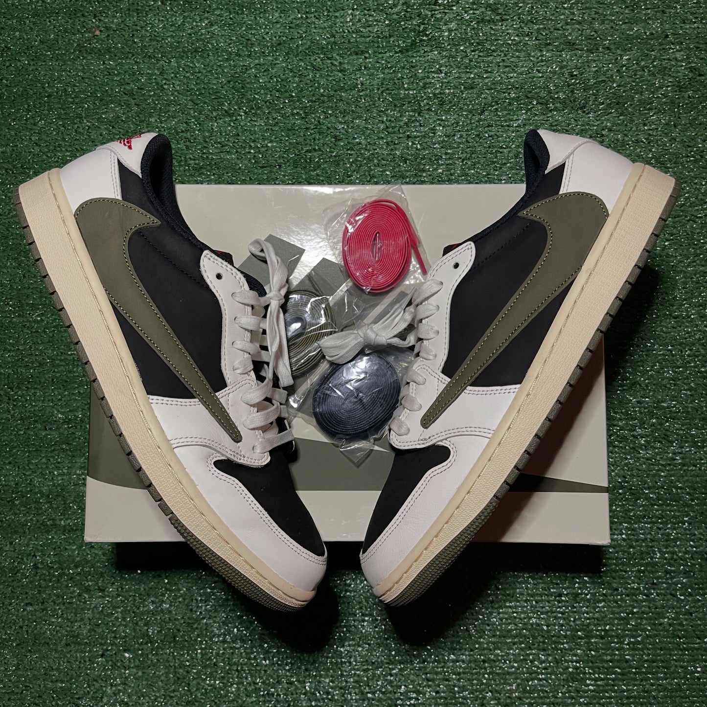 Travis Scott Jordan 1 Low ‘Olive’
