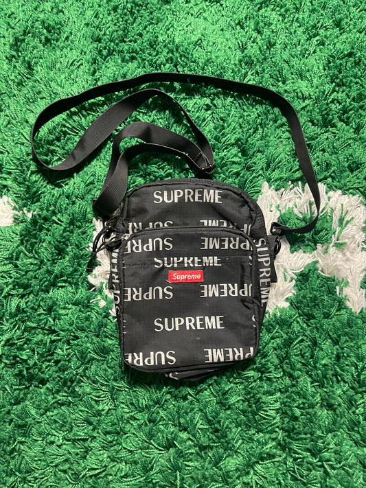 Bolso de hombro Supreme 3M Reflective Repeat Logo