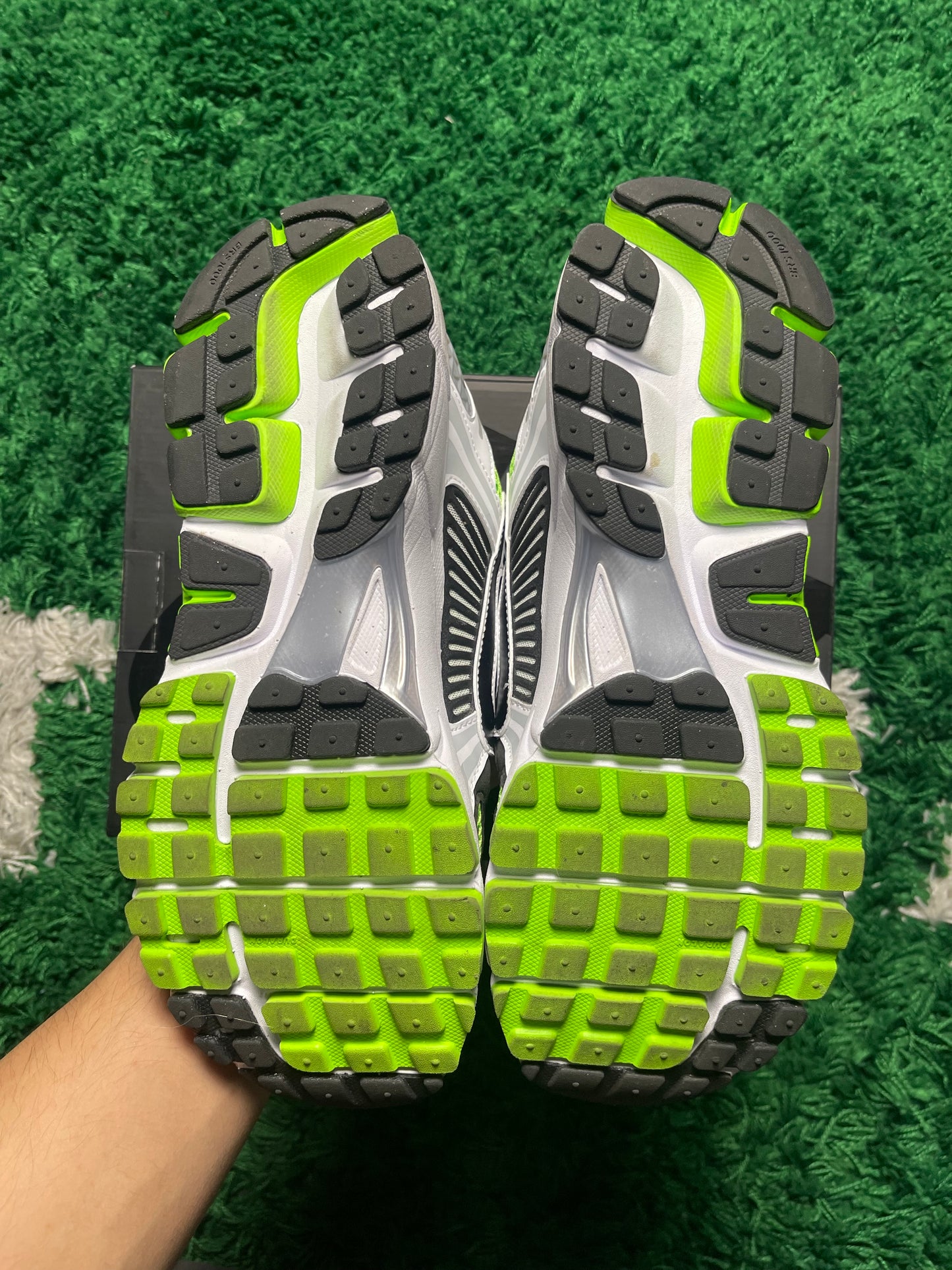 Nike Zoom Vomero 5 Electric Green