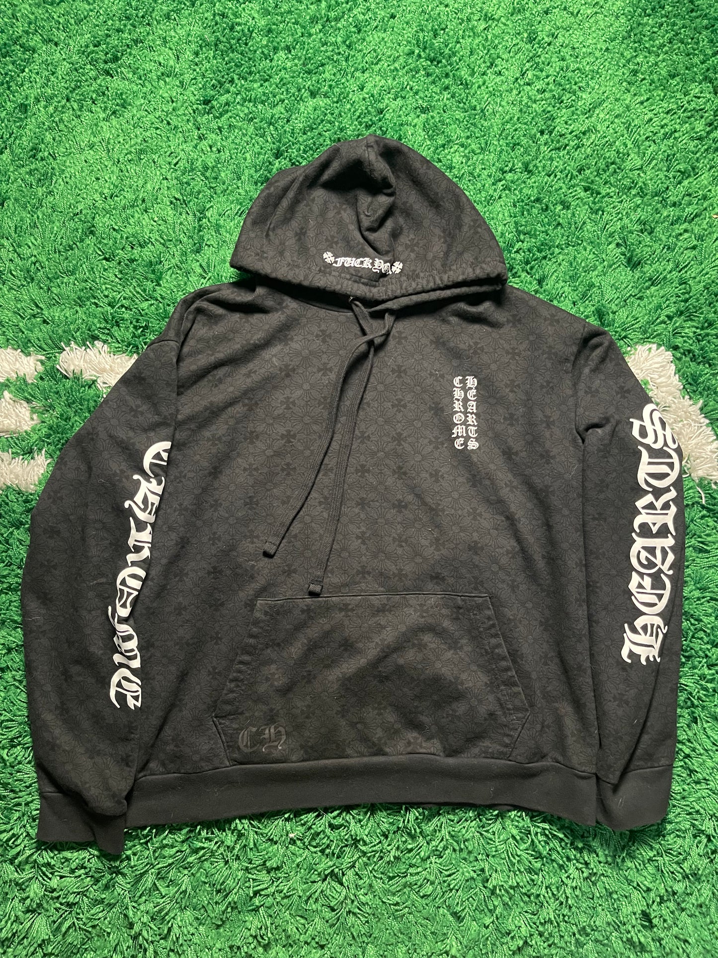 Sudadera con capucha y monograma de corazones cromados