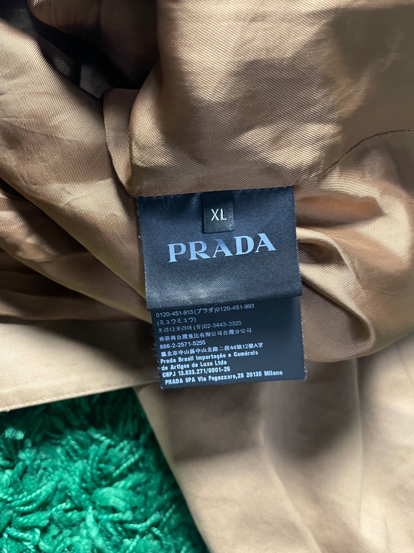 Chaqueta Harrington con logotipo futurista de Prada