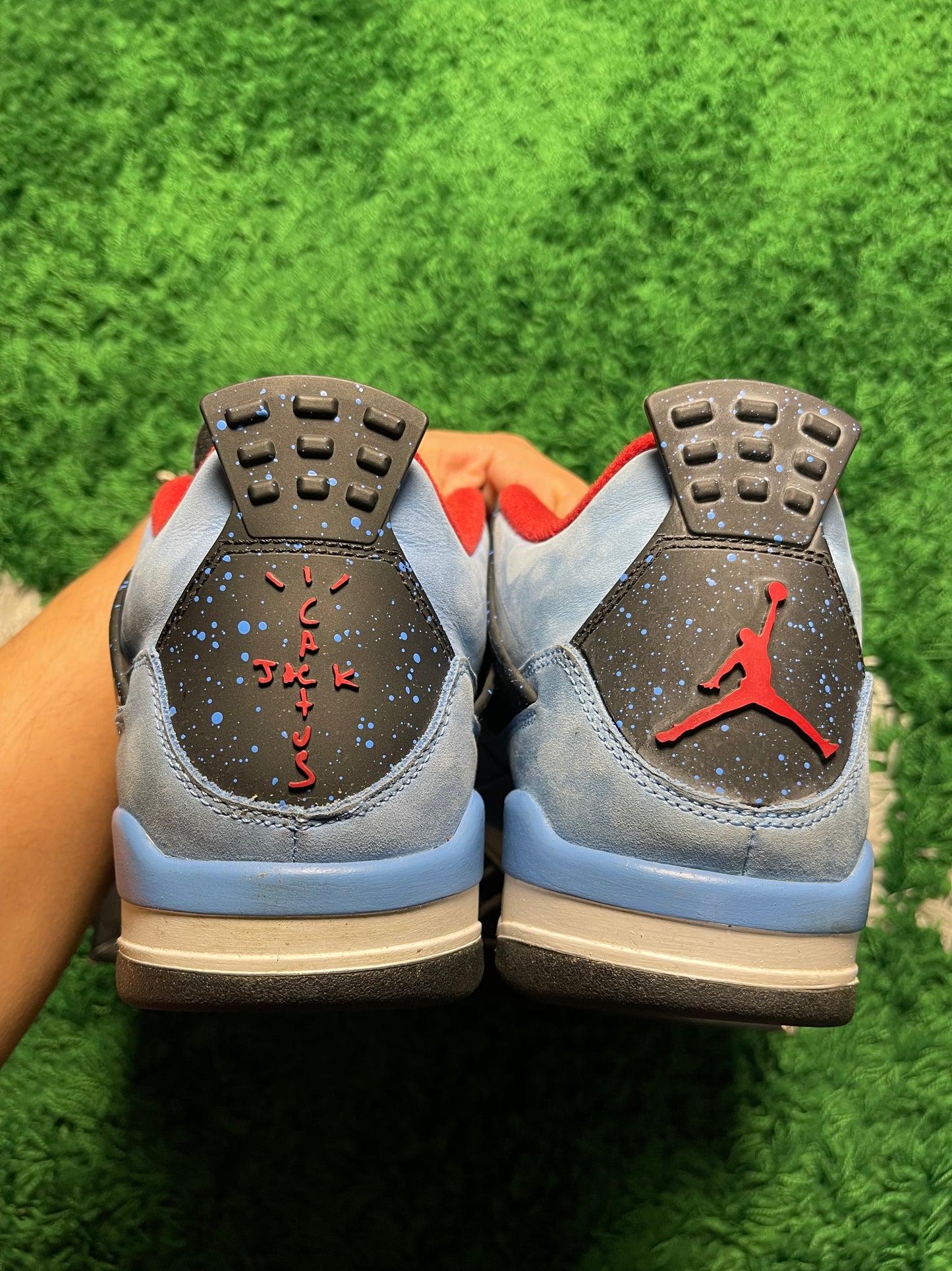 Travis Scott Jordan 4