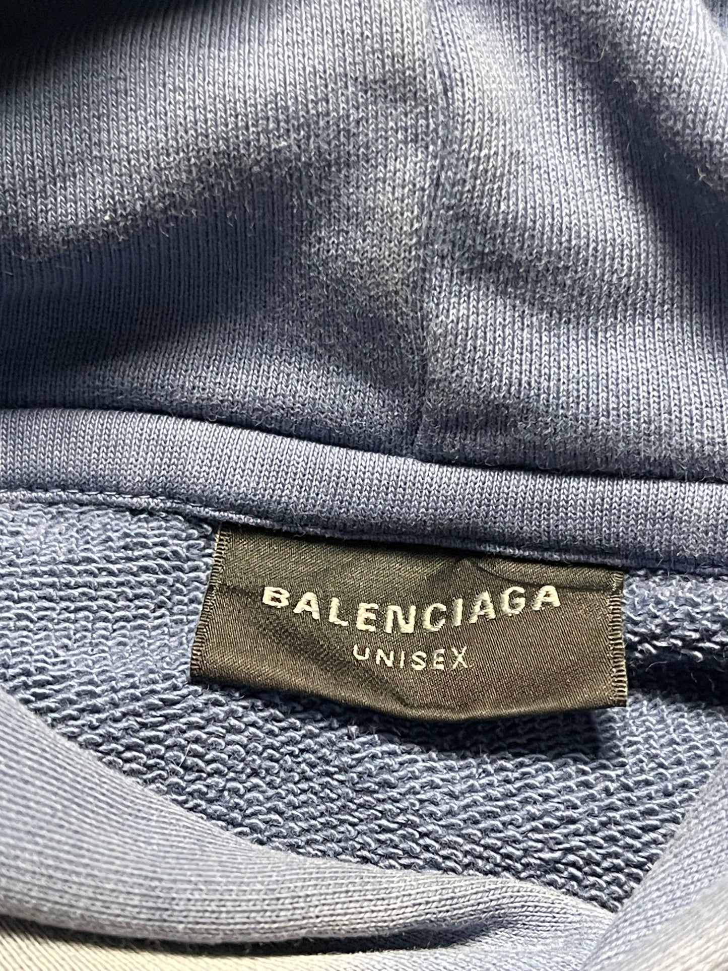 Exklusiver „Be Kind“-Hoodie von Balenciaga Berlin